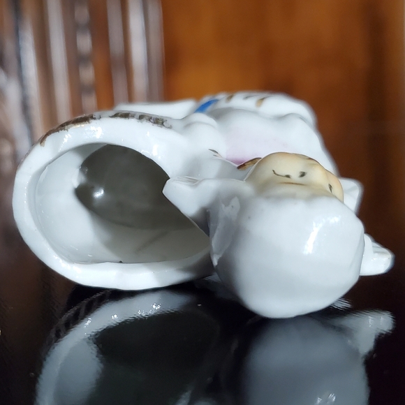 Vntg White Gold Gilt Netherlands 🇳🇱 Girl Goose and Basket Porcelain Toothpick - Picture 4 of 8